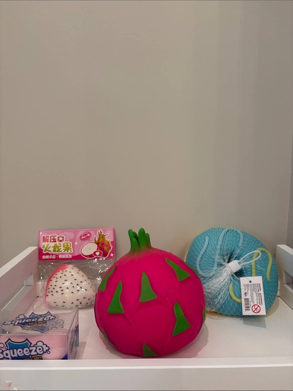 BNWOB Smushmart Dragonfruit, Huge Donut BNWT,Squishy Small Dragon fruit,soapCrun